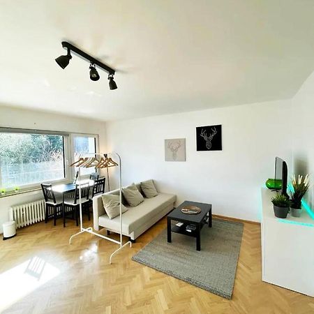 Cozy Apartment With Kitchen + Balcony New! Essen Bagian luar foto