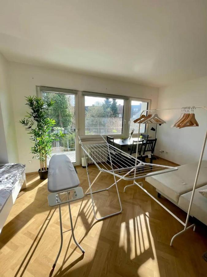 Cozy Apartment With Kitchen + Balcony New! Essen Bagian luar foto