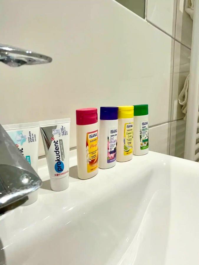 Cozy Apartment With Kitchen + Balcony New! Essen Bagian luar foto