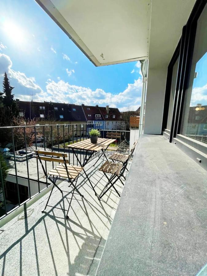 Cozy Apartment With Kitchen + Balcony New! Essen Bagian luar foto