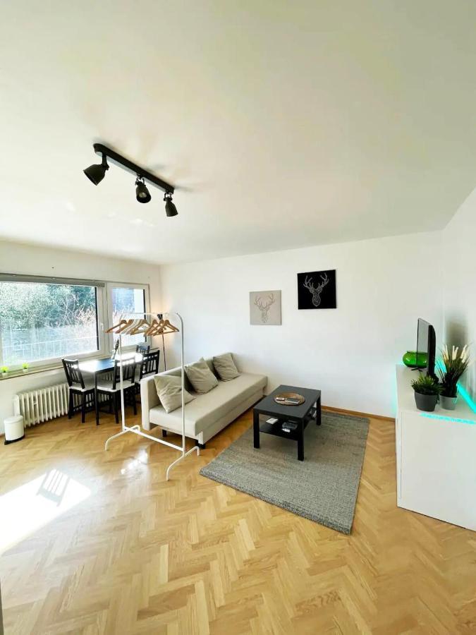 Cozy Apartment With Kitchen + Balcony New! Essen Bagian luar foto