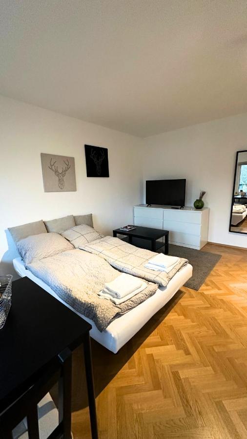 Cozy Apartment With Kitchen + Balcony New! Essen Bagian luar foto