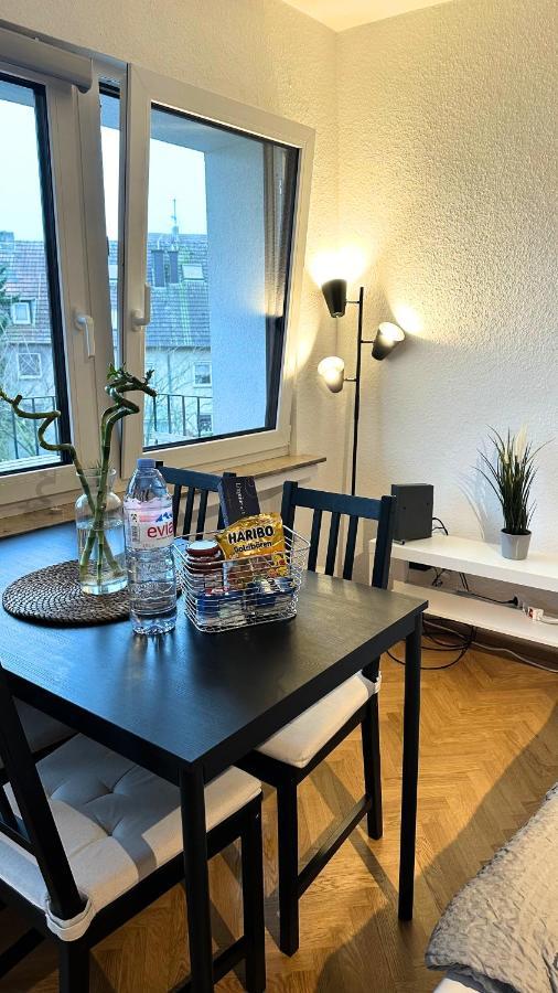 Cozy Apartment With Kitchen + Balcony New! Essen Bagian luar foto